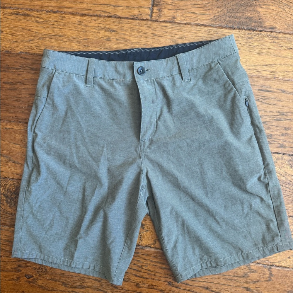 Vuori Aim Shorts NWOT